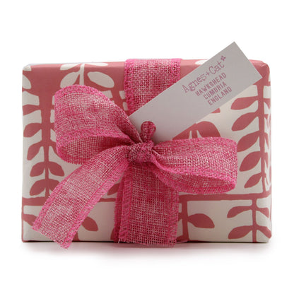 Set de Regalo: Bomba de baño de Peonías & té y rosas + Vela de Café & Nueces